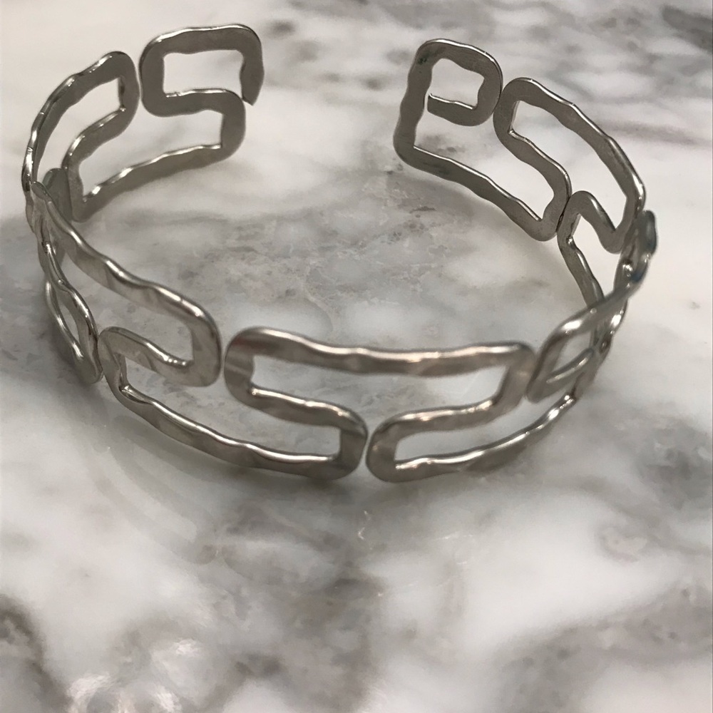 Beautiful hammered silver bangle bracelet